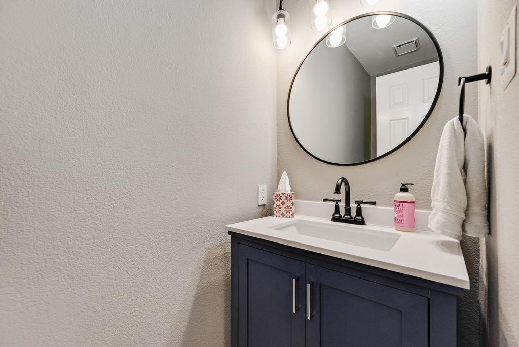 819 Canal Street Irving, TX 75063 - Photo 14 of 32