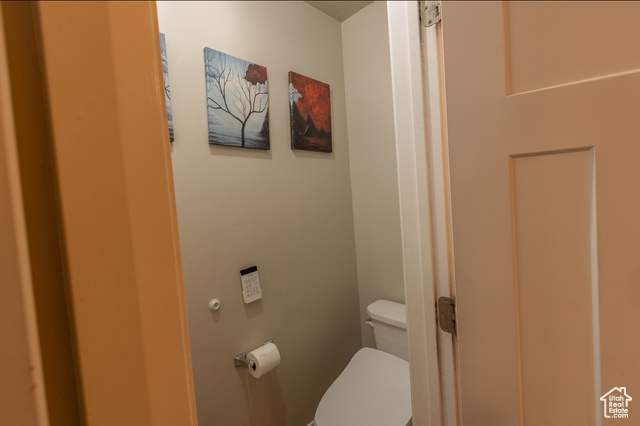 660 East 400 North Spring City, UT 84662 - Photo 10 of 16 Bathroom with toilet