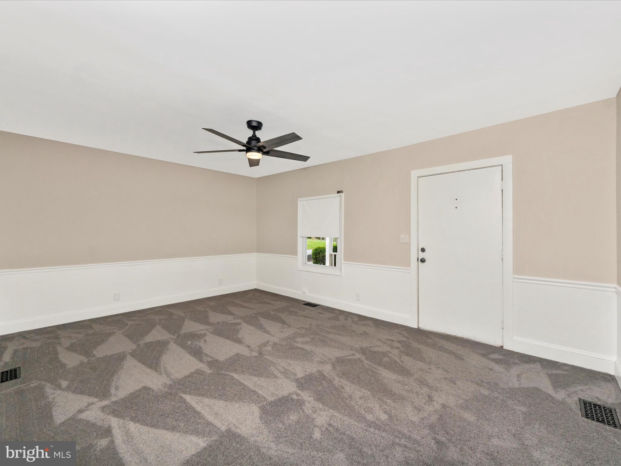 9083 Old Scaggsville Road Laurel, MD 20723 - Photo 3 of 54 Living Room