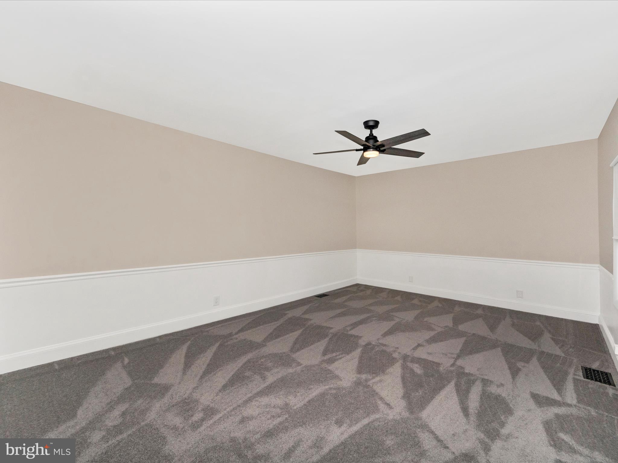 9083 Old Scaggsville Road Laurel, MD 20723 - Photo 5 of 54 Living Room