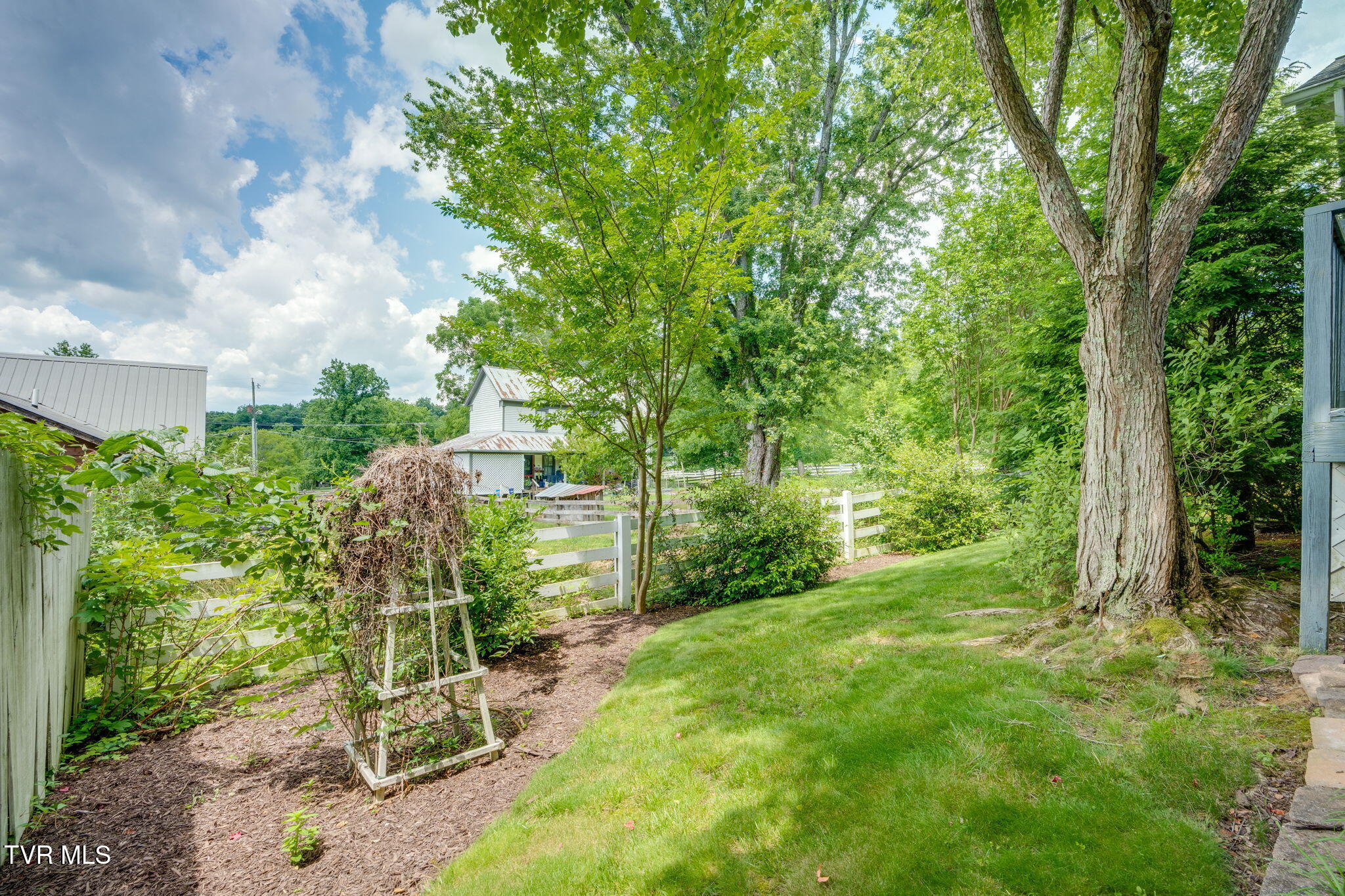 24 Pendleton Place Kingsport, TN 37664 - Photo 41 of 54 040