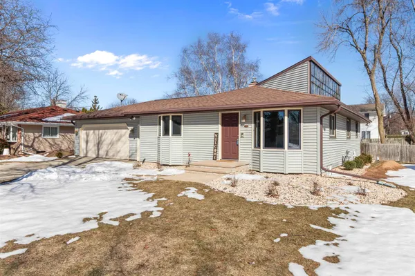 $365,000 | 1800 South Kasper Drive, Appleton, WI 54914