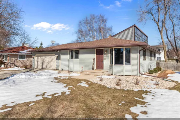 $354,900 | 1800 South Kasper Drive, Appleton, WI 54914