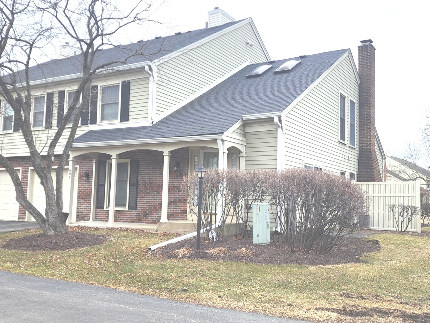 406 College Crossing Rolling Meadows, IL 60008 - Photo 2 of 32