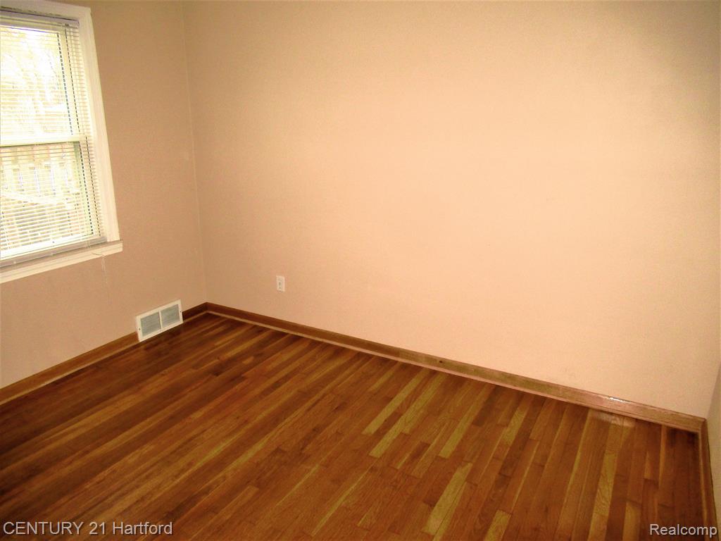 29069 Utley Road Farmington Hills, MI 48334 - Photo 17 of 27