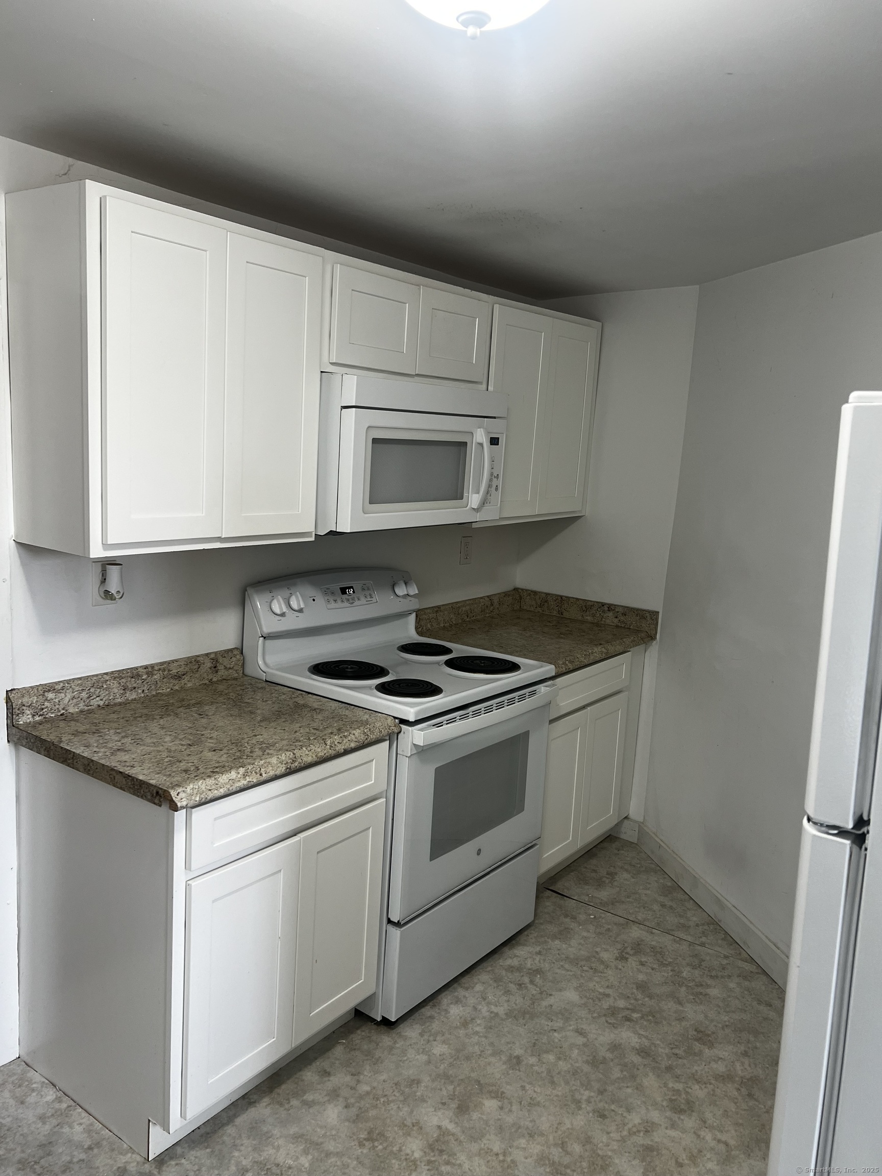 1 Farnsworth Street, Unit 2 New London, CT 06320 - Photo 5 of 21 a kitchen with a stove and a microwave