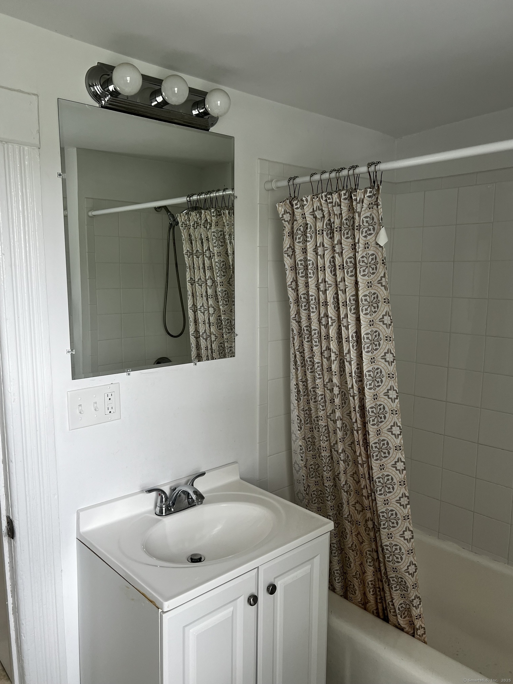 1 Farnsworth Street, Unit 2 New London, CT 06320 - Photo 8 of 21 a bathroom with a sink and a mirror