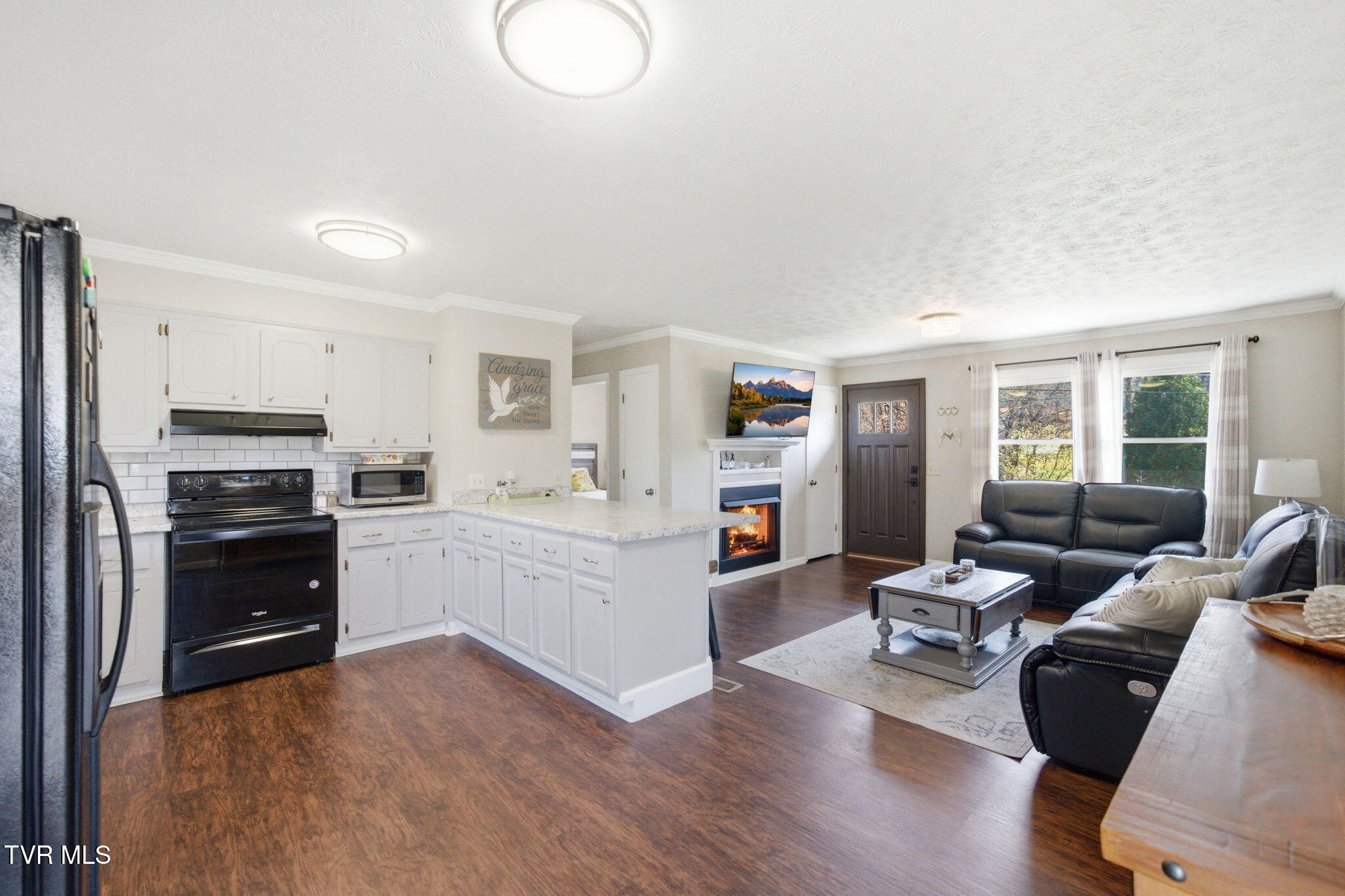 392 Minga Road, Unit 2 Kingsport, TN 37663 - Photo 4 of 29 7-web-or-mls-008_DSC08011_with_fire