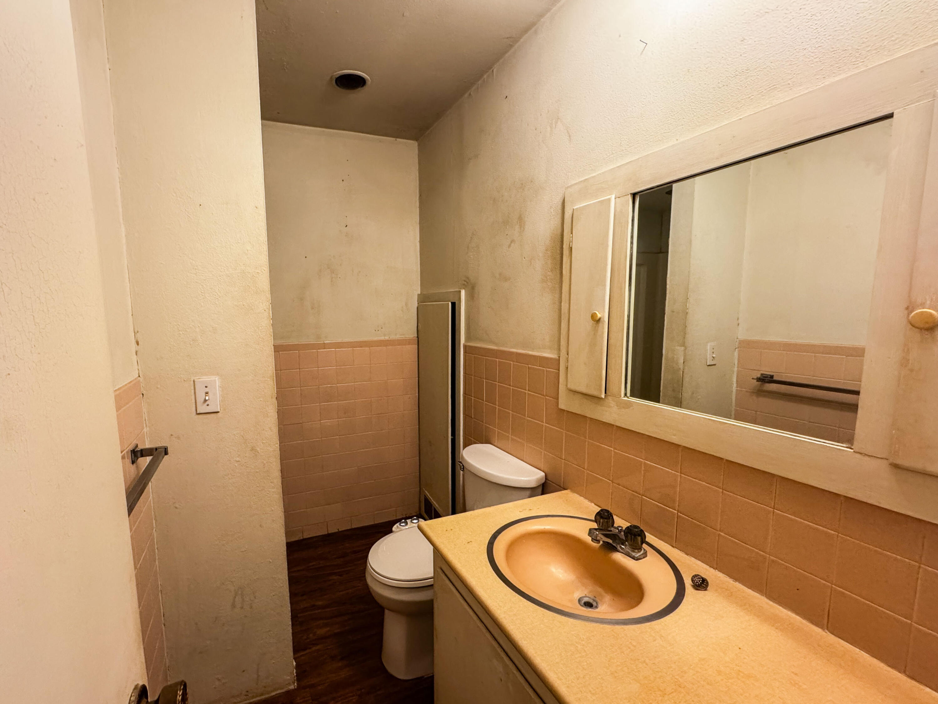 733 East 13th Street Littlefield, TX 79339 - Photo 7 of 15 a bathroom with a sink a toilet and shower