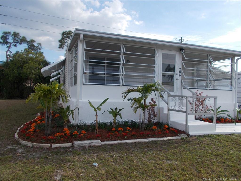 206 Southeast Trafalgar Ter  