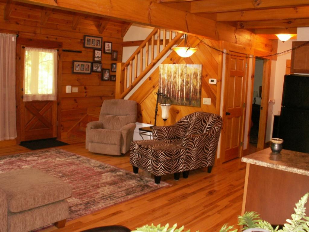 563 Cove Ridge Road Butler, TN 37640 - Photo 3 of 36 RUSTIC KEEPING ROOM VIEW
