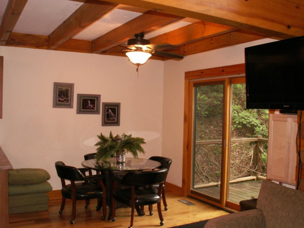 563 Cove Ridge Road Butler, TN 37640 - Photo 6 of 36 EAT IN AREA W WALK OUT