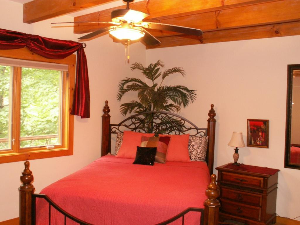 563 Cove Ridge Road Butler, TN 37640 - Photo 9 of 36 MASTER BEDROOM W EXPOSED BEAM