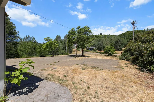 $440,000 | 17328 Broken Ridge Road, Bella Vista, CA 96008