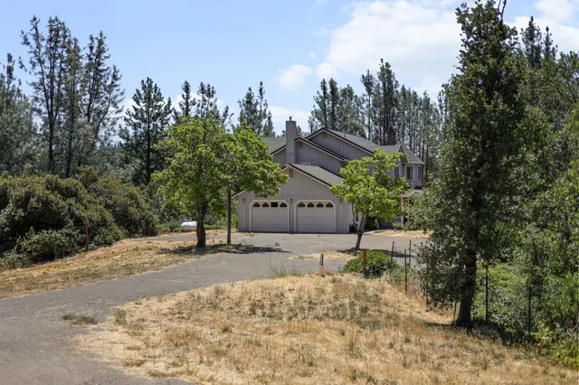 $440,000 | 17328 Broken Ridge Road, Bella Vista, CA 96008