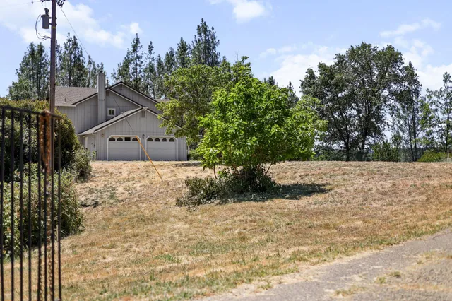 $440,000 | 17328 Broken Ridge Road, Bella Vista, CA 96008