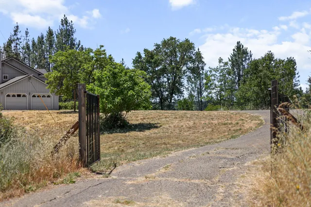 $440,000 | 17328 Broken Ridge Road, Bella Vista, CA 96008