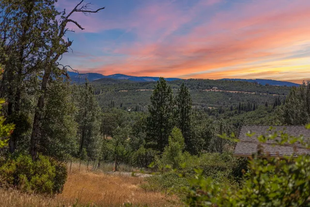 $440,000 | 17328 Broken Ridge Road, Bella Vista, CA 96008