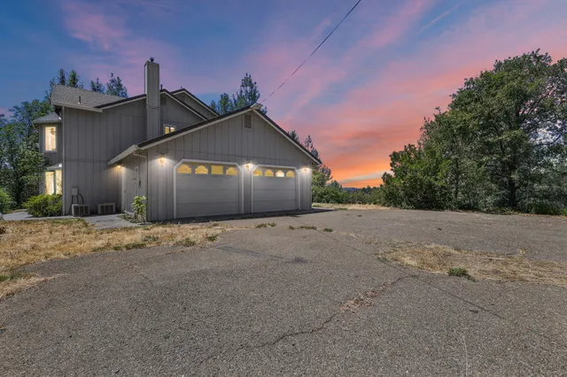 $440,000 | 17328 Broken Ridge Road, Bella Vista, CA 96008