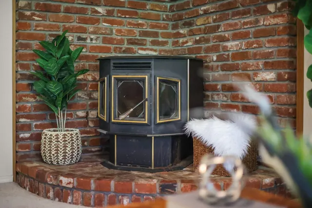 $440,000 | 17328 Broken Ridge Road, Bella Vista, CA 96008