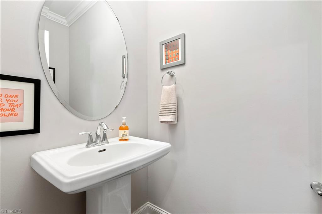 5519 Rambling Road Greensboro, NC 27409 - Photo 22 of 50 Gallery Image 22