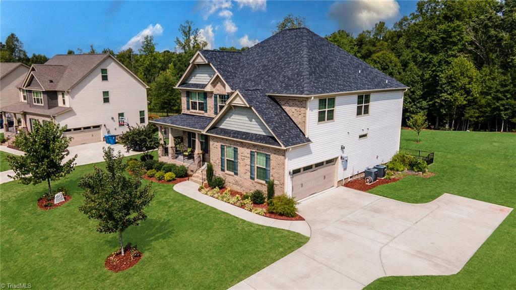 5519 Rambling Road Greensboro, NC 27409 - Photo 4 of 50 Gallery Image 4