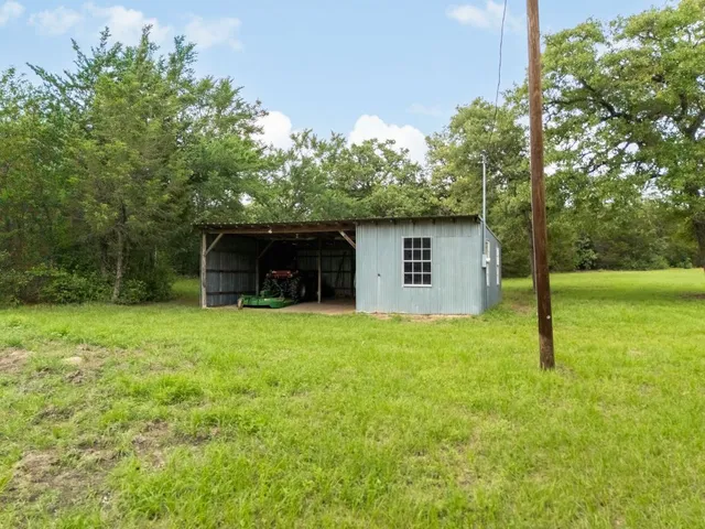 a view of a house with backyard and garden