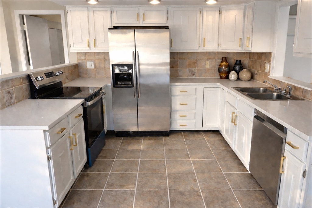 74 Crockett Road Upton, MA 01757 - Photo 5 of 24