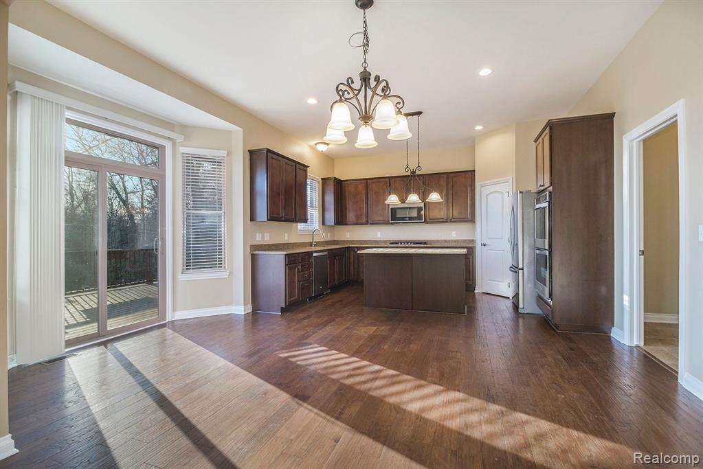 837 Balsam Circle Rochester, MI 48307 - Photo 8 of 38