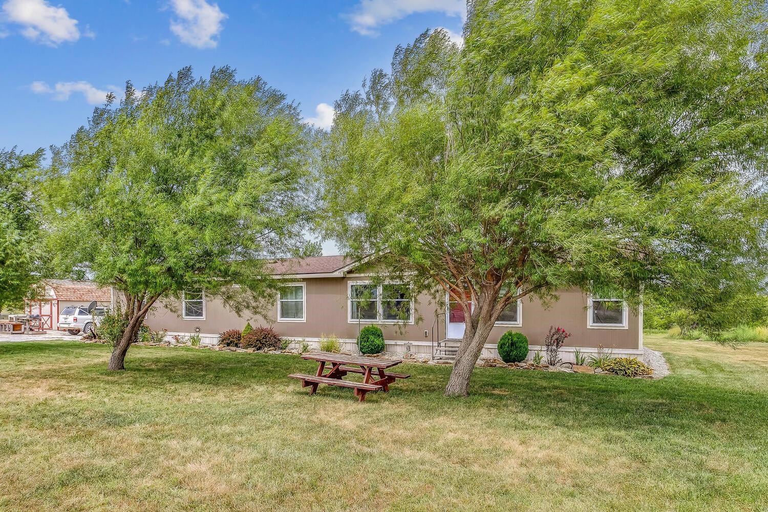 1442 Highway 160 Moline, KS 67353 - Photo 2 of 36