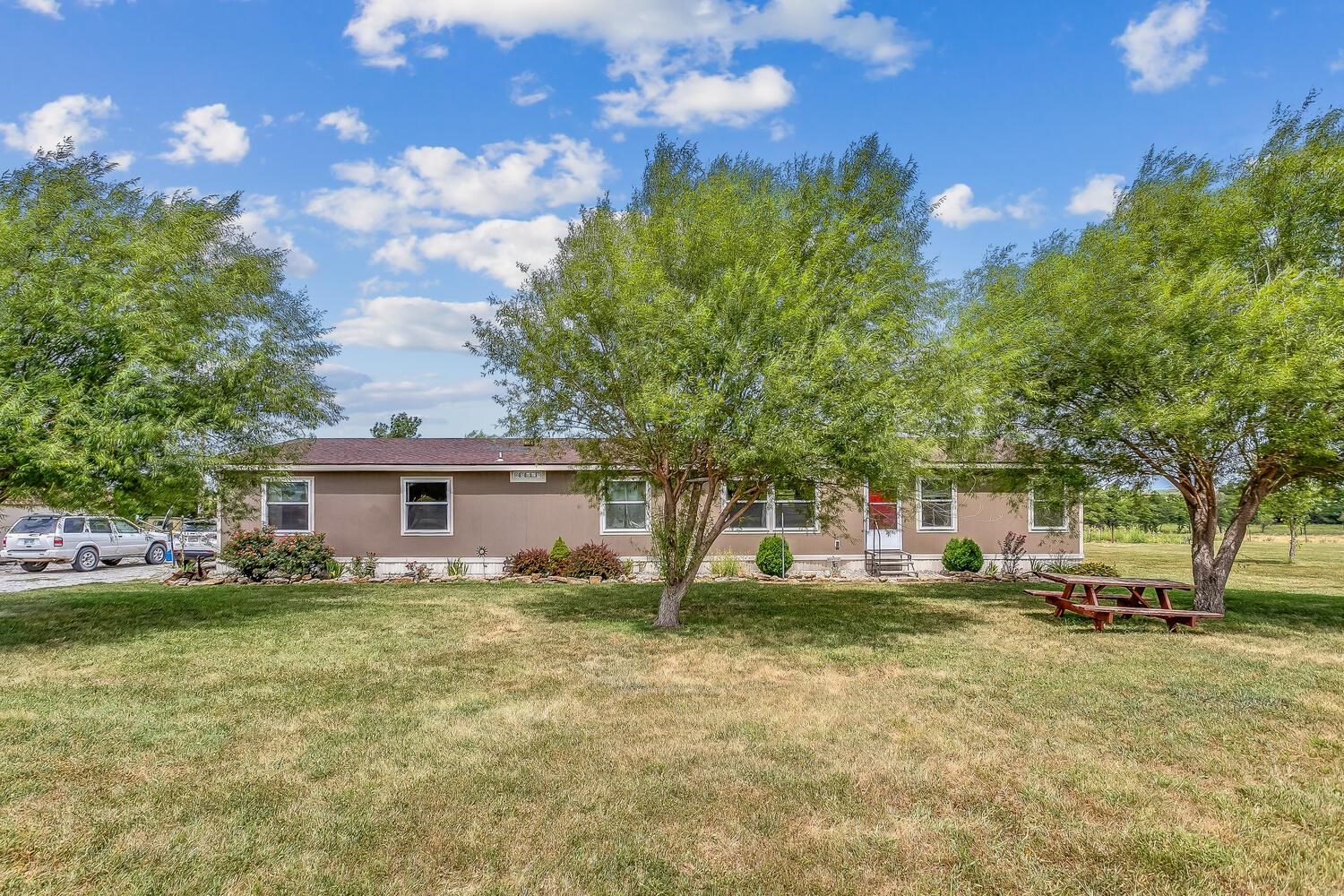 1442 Highway 160 Moline, KS 67353 - Photo 3 of 36