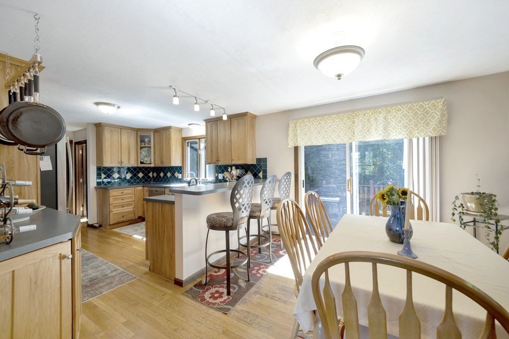 54 Davis Road Chelmsford, MA 01824 - Photo 5 of 36