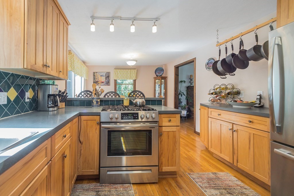 54 Davis Road Chelmsford, MA 01824 - Photo 6 of 36