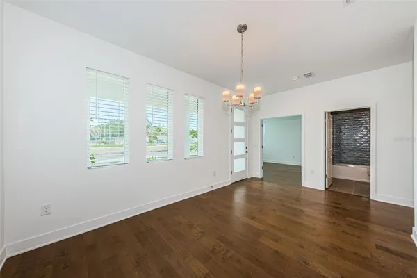 $5,500 | 1701 25th Avenue North, St. Petersburg, FL 33713