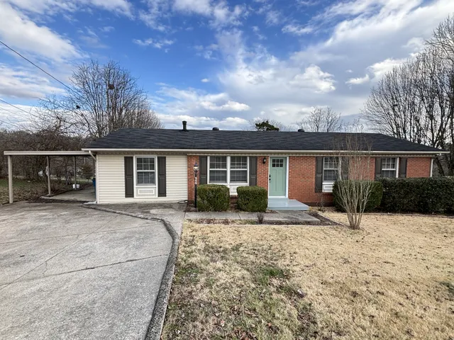 $1,895 | 222 South Valley Road, Hendersonville, TN 37075