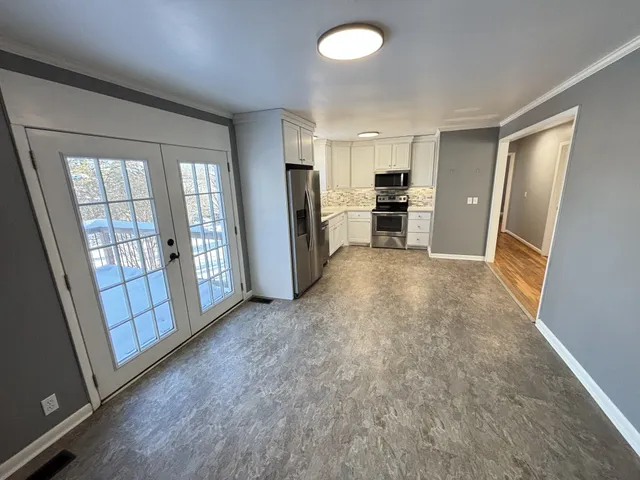 $1,895 | 222 South Valley Road, Hendersonville, TN 37075