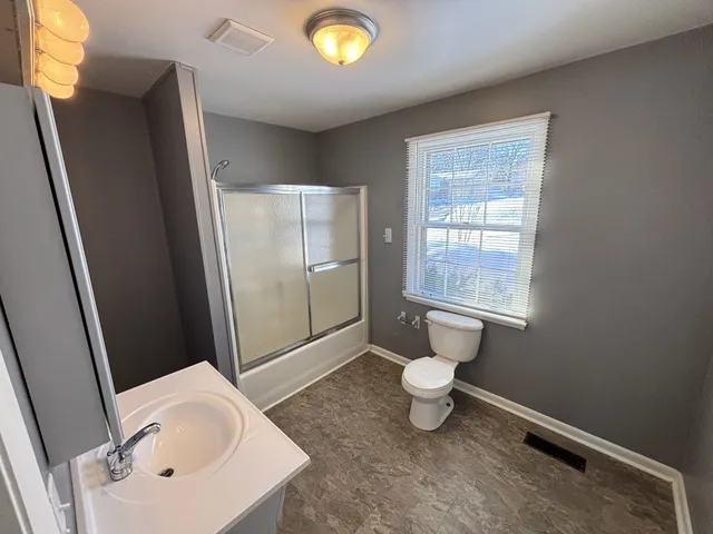 $1,895 | 222 South Valley Road, Hendersonville, TN 37075