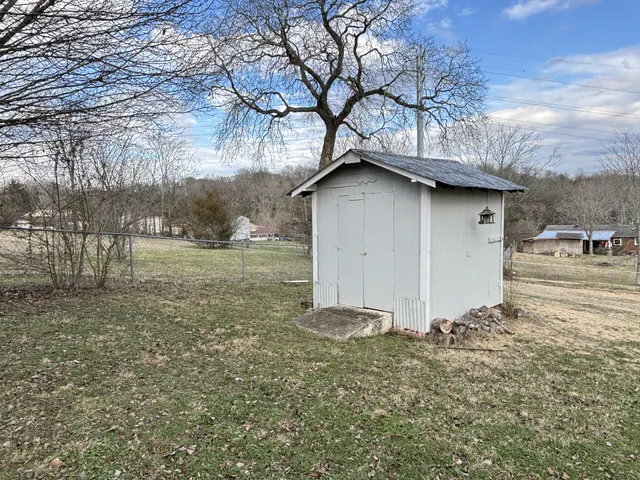 $1,895 | 222 South Valley Road, Hendersonville, TN 37075