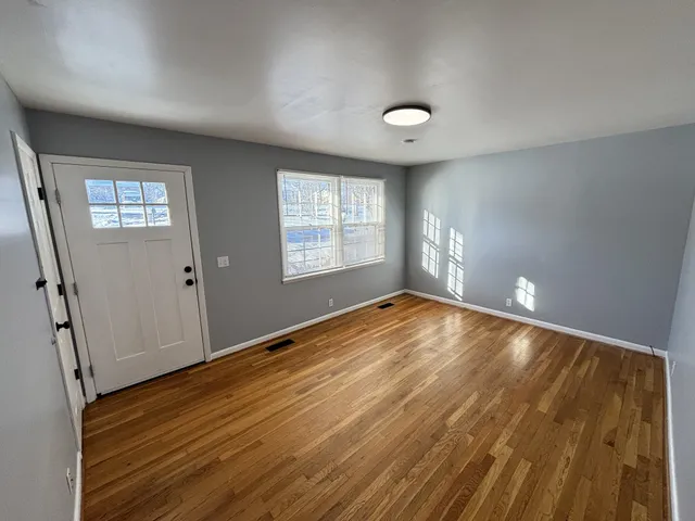 $1,895 | 222 South Valley Road, Hendersonville, TN 37075