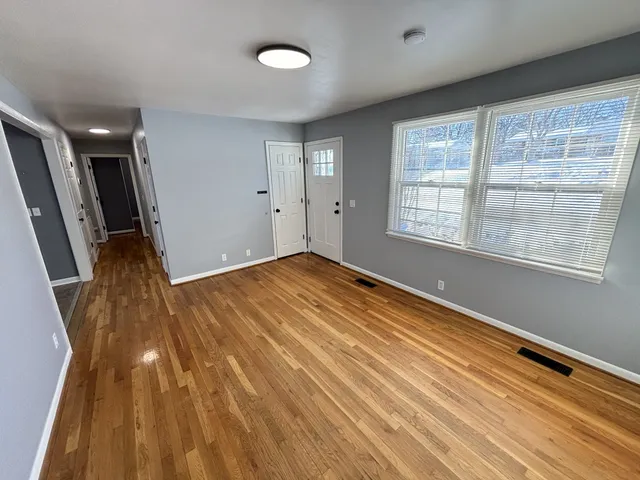 $1,895 | 222 South Valley Road, Hendersonville, TN 37075