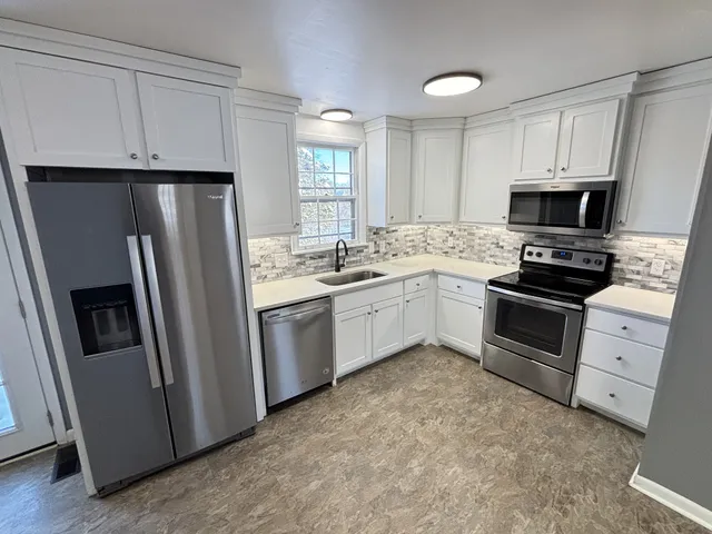 $1,895 | 222 South Valley Road, Hendersonville, TN 37075