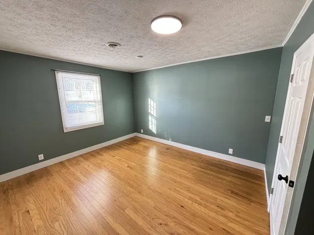 $1,895 | 222 South Valley Road, Hendersonville, TN 37075