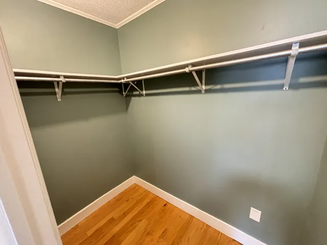 $1,895 | 222 South Valley Road, Hendersonville, TN 37075