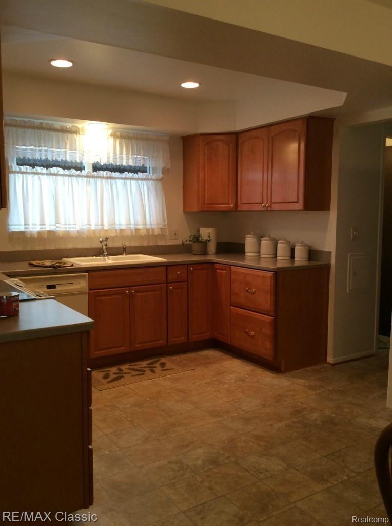 44171 Brandywyne Road Canton, MI 48187 - Photo 6 of 32 114.jpg