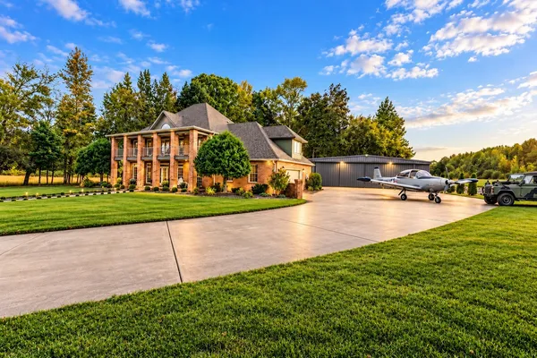 $1,699,900 | 106 Crosswind Court, Tullahoma, TN 37388