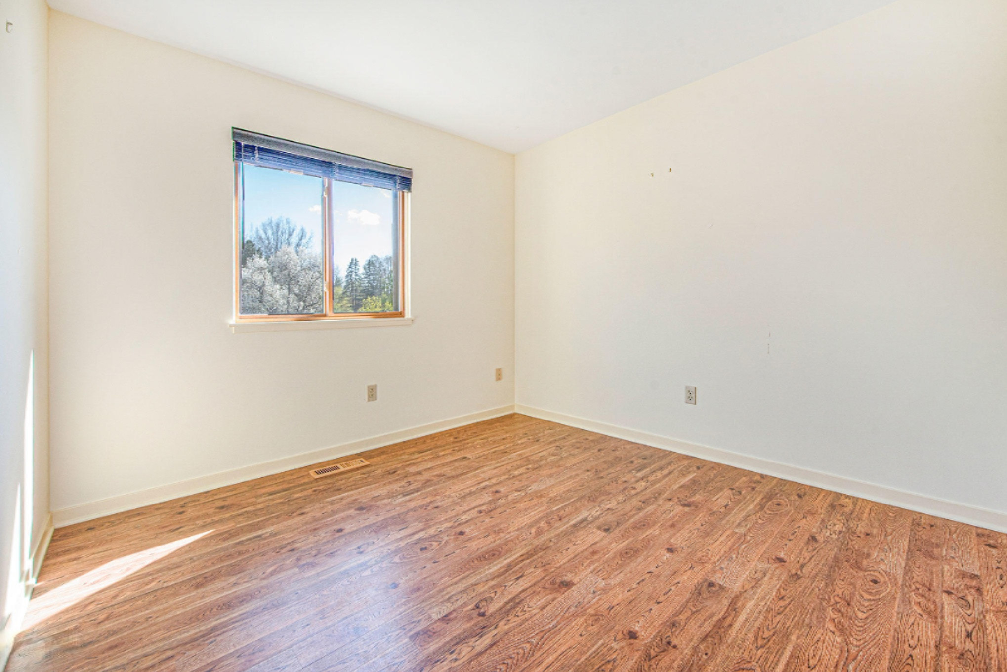 3758 Cedaridge Road, Unit 3 Kalamazoo, MI 49008 - Photo 14 of 21 Cedaridge-Rd_23