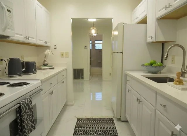 $155,000 | 348 South Federal Highway, Unit 4, Dania Beach, FL 33004