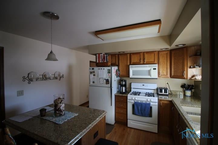 100 South Coy Road Oregon, OH 43616 - Photo 10 of 28 Kitchen