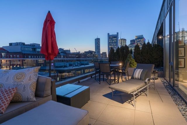 $2,925,000 | 346 Congress Street, Unit PH3, Boston, MA 02210