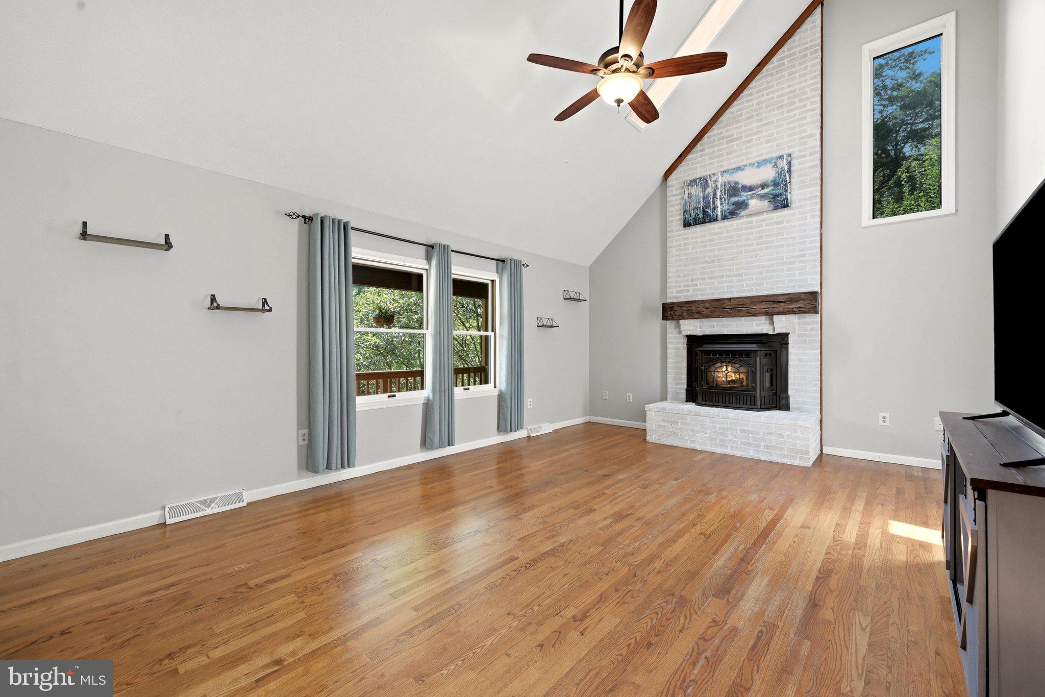 150 Holiday Road Cross Junction, VA 22625 - Photo 17 of 97 Living room w/ soaring vaulted ceilings & skylight